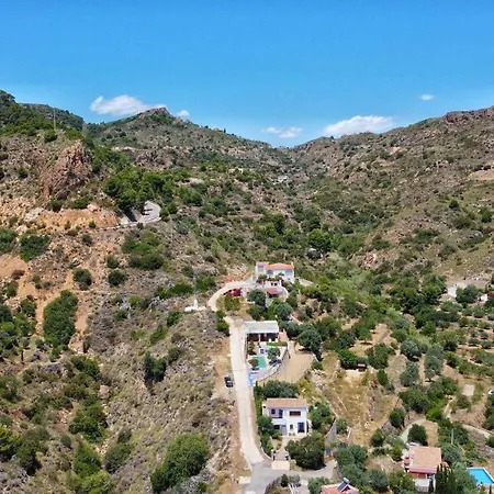 Villa For 4 With Feature Pool & Great Reviews *